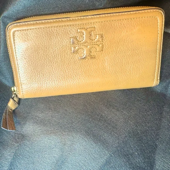 Tory Burch Continental Wallet Thea Zip Pebbled Leather Logo Embossed Tory Burch - Picture 9 of 9